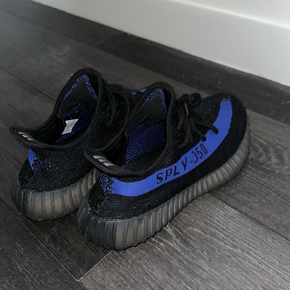 Yeezy 350 V2 Dazzling blue main image 5